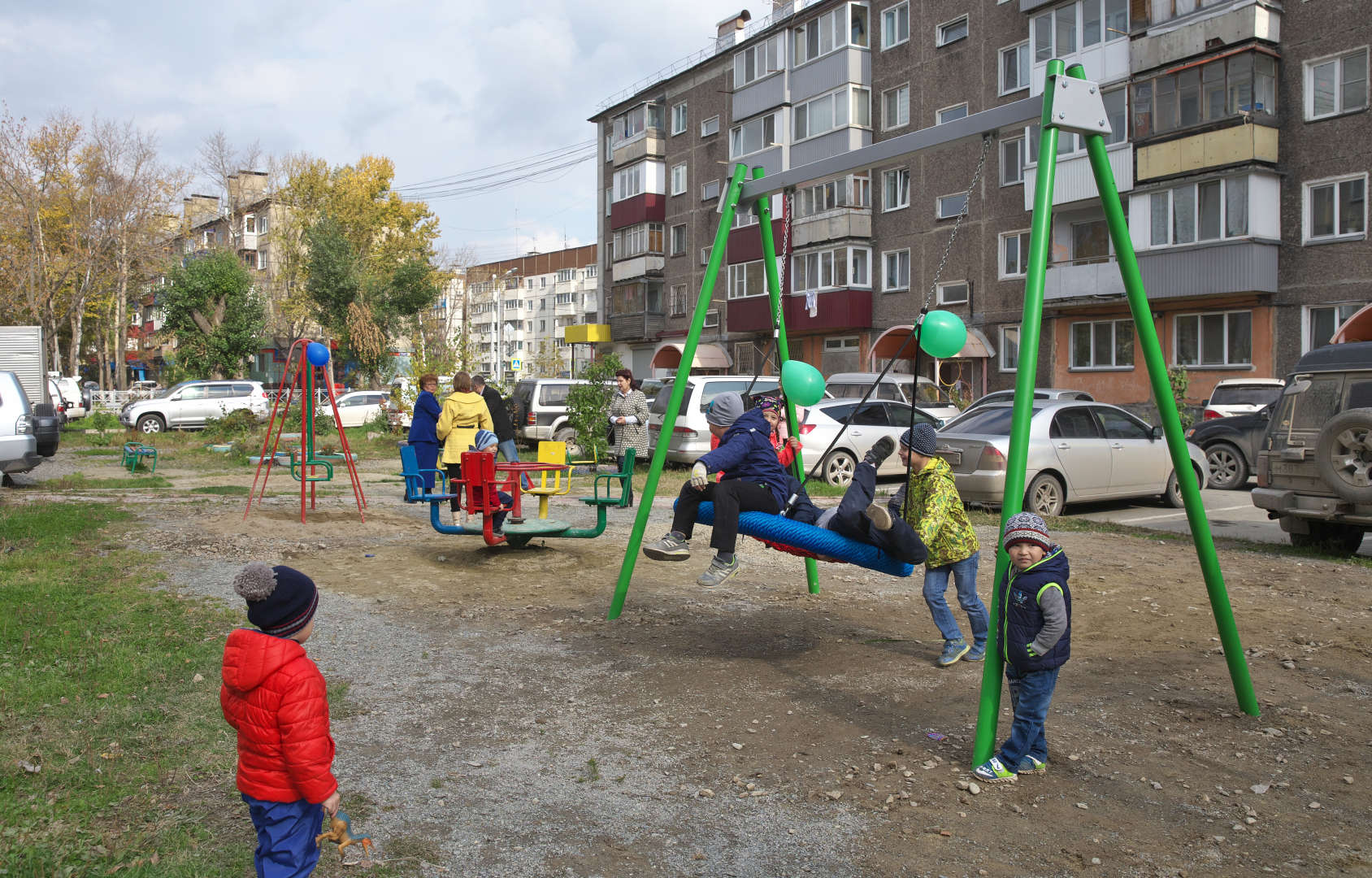 Дети во дворе фото