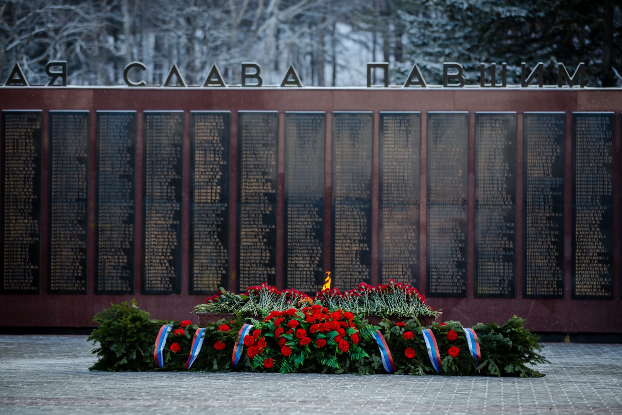 Стена памяти в картинках