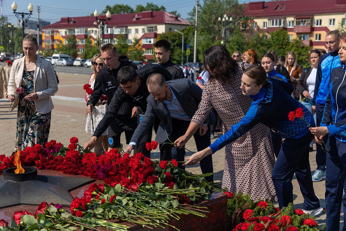 Картина вечного огня к дню победы