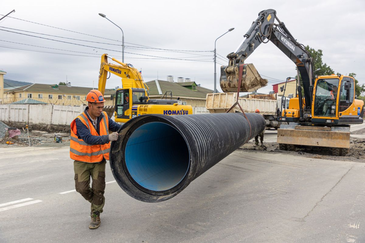 Укладка трубы газопровода