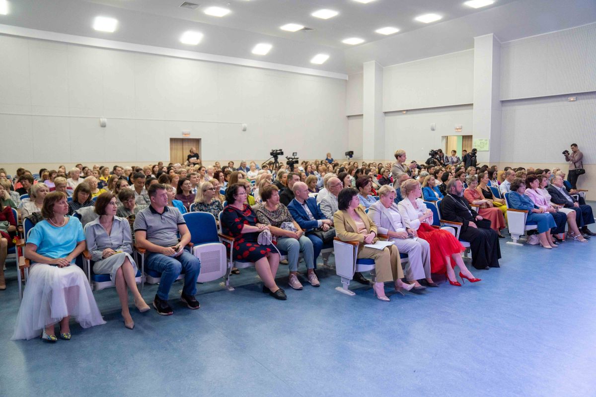 В Южно-Сахалинске началось ежегодное августовское педагогическое совещание ...