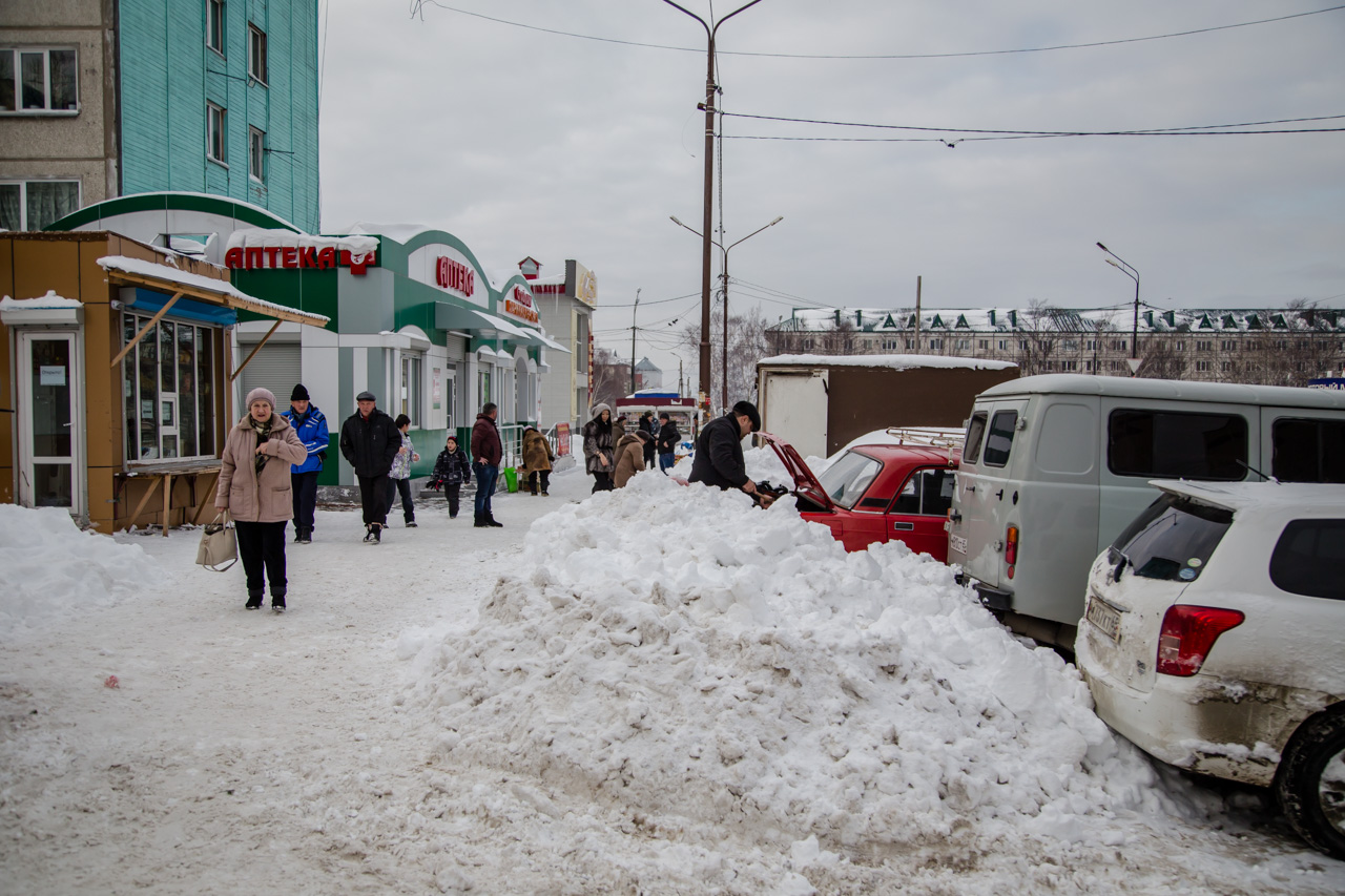 Погода в южно сахалинске в сентябре. Южно-Сахалинск снег. Южный снег. Снег зимой в Южно Сахалинске. Поселок зима Южно-Сахалинск.